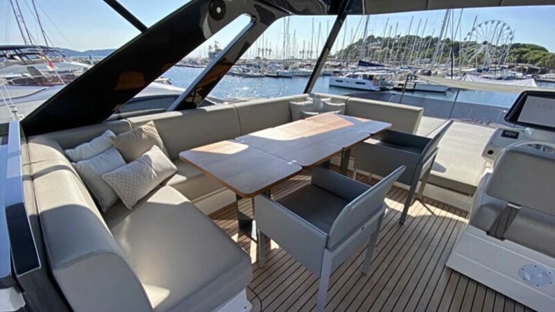FERRETTI 720